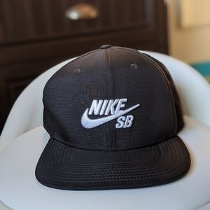 Nike SB snap back hat